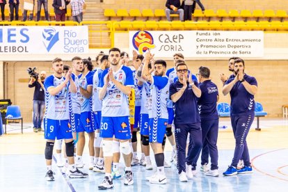 Los celestes lanzados en los primeros sets cayeron después en el definitivo