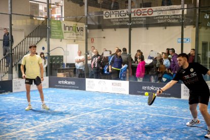 Uno de los partidos en las instalaciones del Club de Pádel Soria.