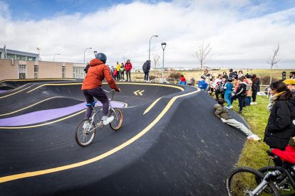 Numerosos ciclistas y espectadores acudieron a conocer el circuito