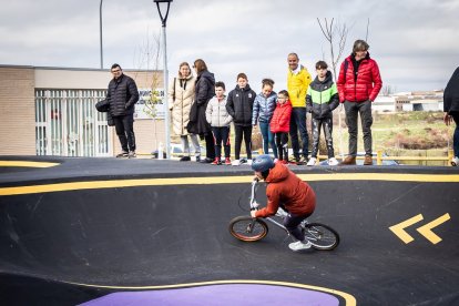 Numerosos ciclistas y espectadores acudieron a conocer el circuito