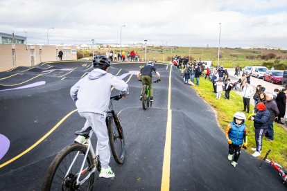 Numerosos ciclistas y espectadores acudieron a conocer el circuito