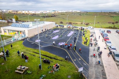 Numerosos ciclistas y espectadores acudieron a conocer el circuito
