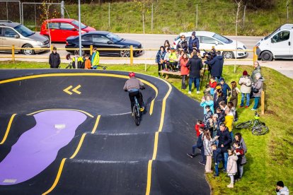 Numerosos ciclistas y espectadores acudieron a conocer el circuito