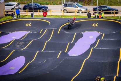 Numerosos ciclistas y espectadores acudieron a conocer el circuito