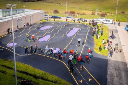 Numerosos ciclistas y espectadores acudieron a conocer el circuito