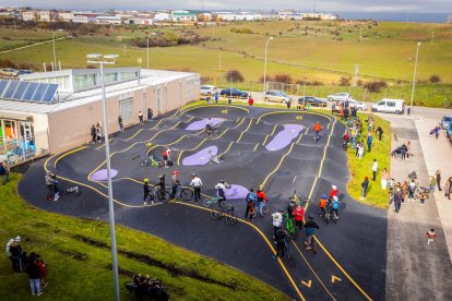 Numerosos ciclistas y espectadores acudieron a conocer el circuito