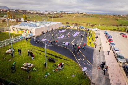Numerosos ciclistas y espectadores acudieron a conocer el circuito