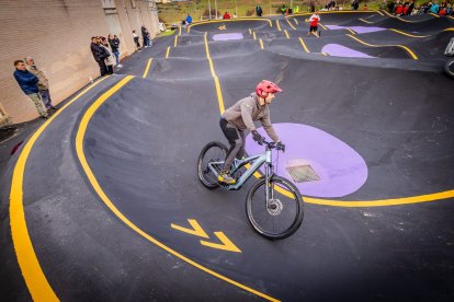 Numerosos ciclistas y espectadores acudieron a conocer el circuito