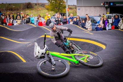 Numerosos ciclistas y espectadores acudieron a conocer el circuito