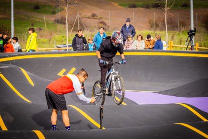 Numerosos ciclistas y espectadores acudieron a conocer el circuito