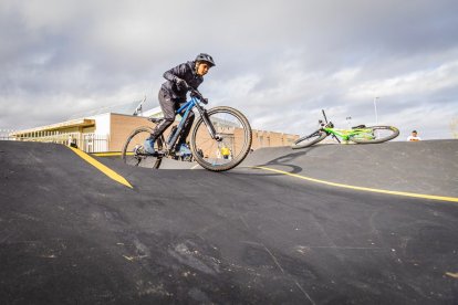 Numerosos ciclistas y espectadores acudieron a conocer el circuito