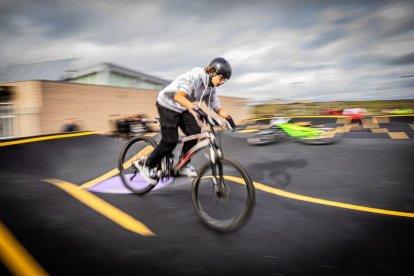 Numerosos ciclistas y espectadores acudieron a conocer el circuito