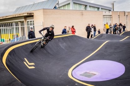 Numerosos ciclistas y espectadores acudieron a conocer el circuito