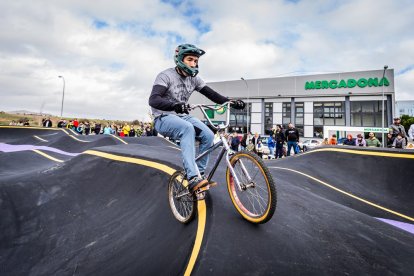 Numerosos ciclistas y espectadores acudieron a conocer el circuito