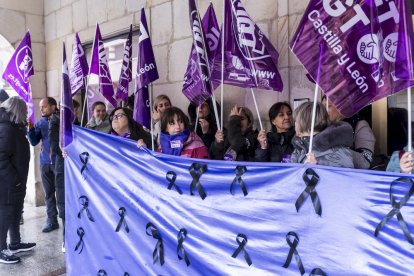Los sindicatos leyeron el manifiesto y guardaron un minuto de silencio