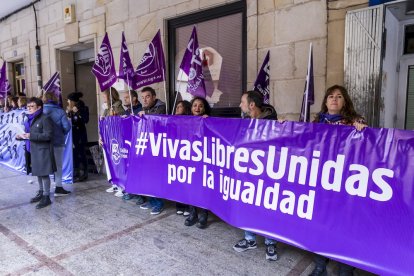 Los sindicatos leyeron el manifiesto y guardaron un minuto de silencio