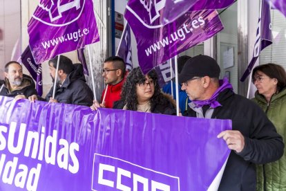 Los sindicatos leyeron el manifiesto y guardaron un minuto de silencio