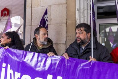 Los sindicatos leyeron el manifiesto y guardaron un minuto de silencio