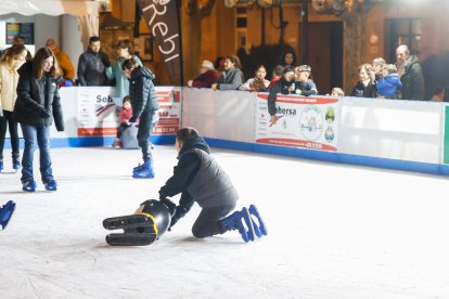 Jóvenes y adultos disfrutaron durante el primer día de esta atracción invernal.