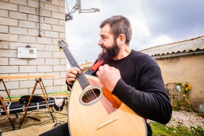 Un fin de semana en torno al arbusto y sus bayas rojas