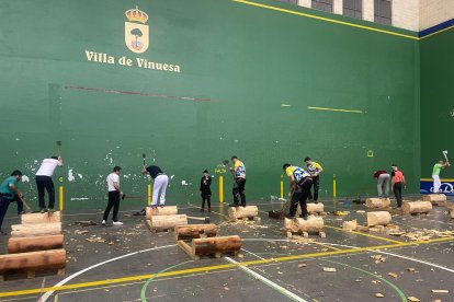 En Vinuesa la pelota con una exhibición de aizkolaris.