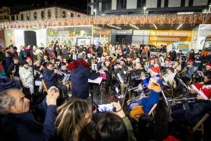El Conservatorio de Soria ha sido el encargado en ofrecer este acto previo a las fiestas de Navidad.