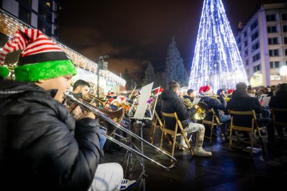 El Conservatorio de Soria ha sido el encargado en ofrecer este acto previo a las fiestas de Navidad.
