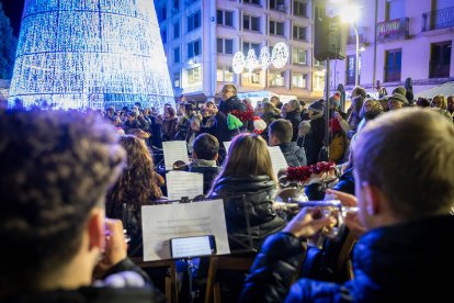 El Conservatorio de Soria ha sido el encargado en ofrecer este acto previo a las fiestas de Navidad.