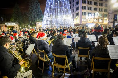 El Conservatorio de Soria ha sido el encargado en ofrecer este acto previo a las fiestas de Navidad.