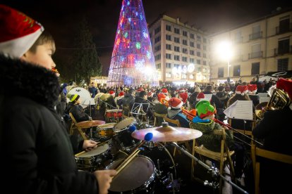 El Conservatorio de Soria ha sido el encargado en ofrecer este acto previo a las fiestas de Navidad.