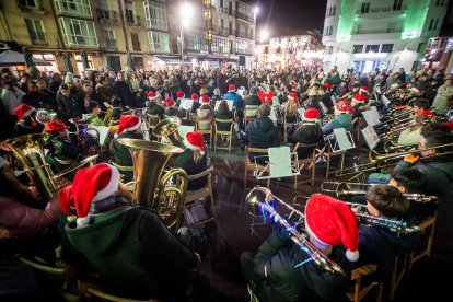 El Conservatorio de Soria ha sido el encargado en ofrecer este acto previo a las fiestas de Navidad.
