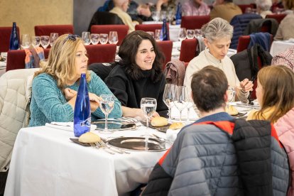 Buen ambiente entre todos los asistentes de la celebración.