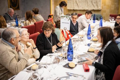 Buen ambiente entre todos los asistentes de la celebración.