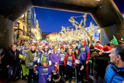 El dinero recaudado en la prueba navidaña irá destinado a Fibroas.