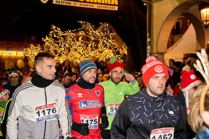 Más de 1.700 participantes han tomado la salida en la Carrera de Navidad.