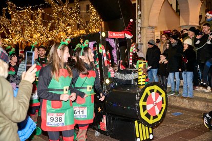 Más de 1.700 participantes han tomado la salida en la Carrera de Navidad.