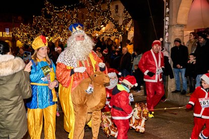 Más de 1.700 participantes han tomado la salida en la Carrera de Navidad.