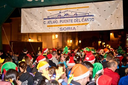 Más de 1.700 participantes han tomado la salida en la Carrera de Navidad.