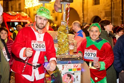 Más de 1.700 participantes han tomado la salida en la Carrera de Navidad.