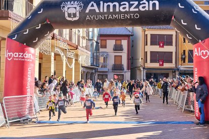 La carrera de Almazán aunó deporte y diversión.