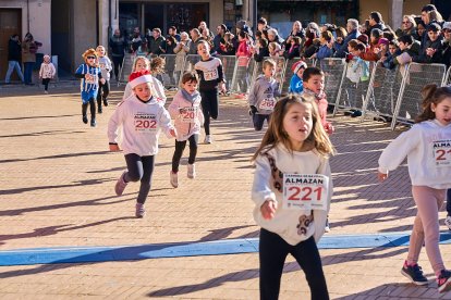La carrera de Almazán aunó deporte y diversión.