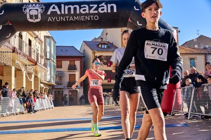 La carrera de Almazán aunó deporte y diversión.