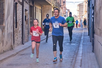La carrera de Almazán aunó deporte y diversión.