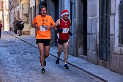 La carrera de Almazán aunó deporte y diversión.