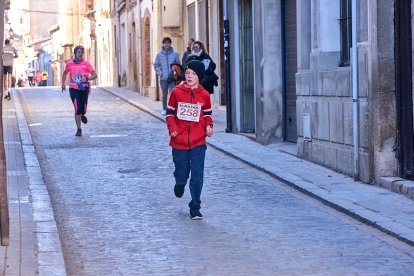 La carrera de Almazán aunó deporte y diversión.