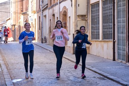 La carrera de Almazán aunó deporte y diversión.