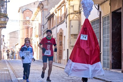 La carrera de Almazán aunó deporte y diversión.