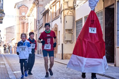 La carrera de Almazán aunó deporte y diversión.