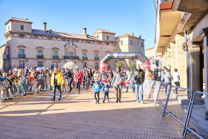 La carrera de Almazán aunó deporte y diversión.