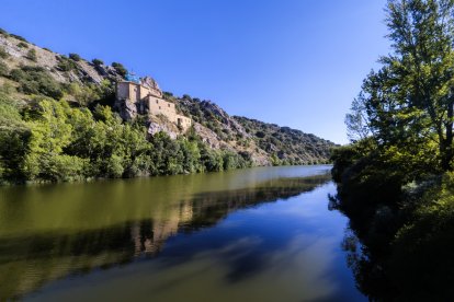 Los alrededores de San Saturio serán el punto de embarque.